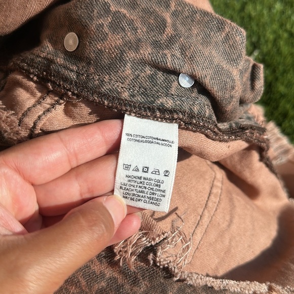 Free People Leopard Print Overalls woman’s size 6 - Picture 9 of 10